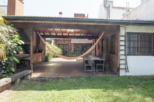 Casa De 5 Ambientes Con Parque Parrilla Y Quincho - Villa Sarmiento
