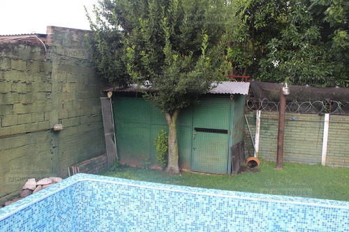 Casa De 2 Dormitorios, 2 Baños, Con Garage, Pileta De Natación Y Parrilla