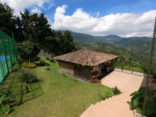 Se Vende Exclusiva Casa Campestre En El Alto Del Escobero Envigado!