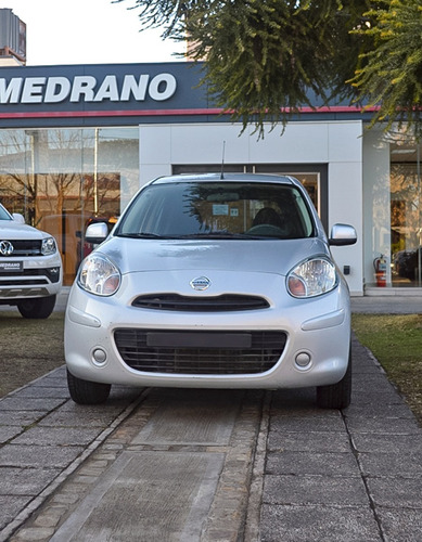 Imagen 2 de 16 de Nissan March Visia