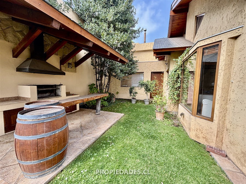 Casa En Venta De 5 Dorm. En Lo Barnechea