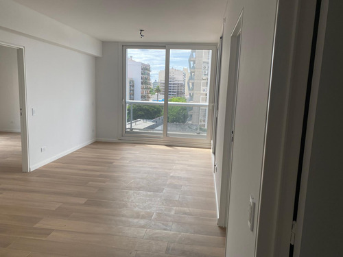 Venta De Departamento De 2 Ambientes En Yrigoyen Boulevard