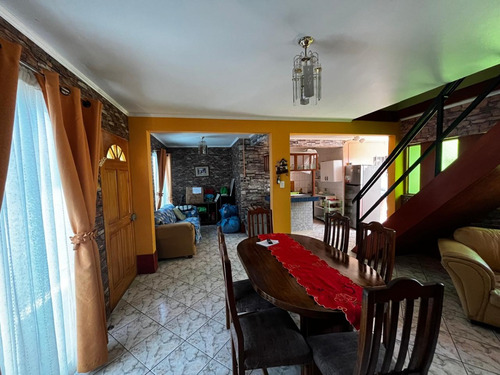 Se Vende Casa En Pasaje Los Manzanos Con Guindales Alto Hosp