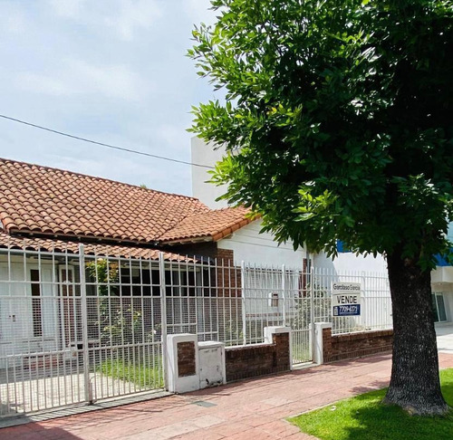 Venta De Chalet En Zona Comercial Castelar Norte