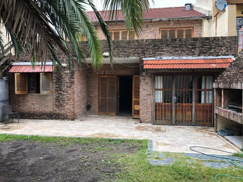 Imagen 13 de 30 de Casa En Venta De 3 Dormitorios C/ Cochera En Lomas Del Mirador