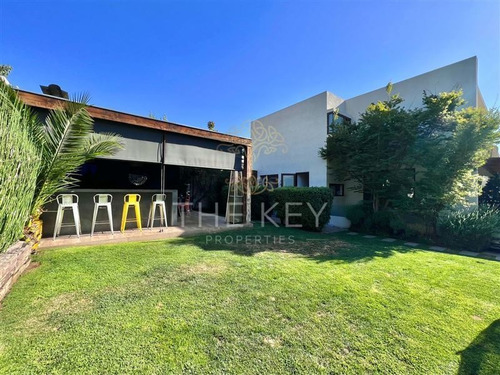 Imagen 2 de 30 de Amplia Casa En Venta De 4 Dormitorios Y Piscina - Mall Sport