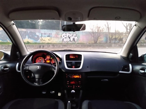 Imagen 3 de 5 de Peugeot 207 2013 1.6 Sedan Feline 106cv