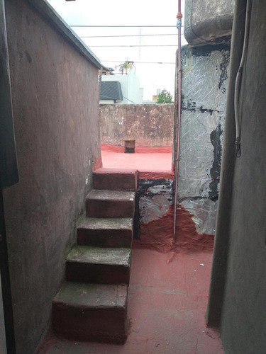 Imagen 17 de 21 de Casa De 5 Ambientes En 2 Plantas A Refaccionar En Muy Buena Zona De Olivos .