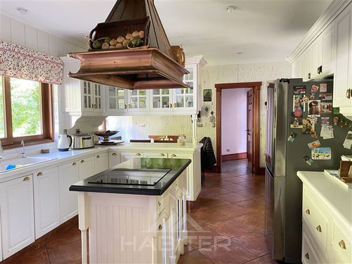 Casa En Venta De 6d En Condominio Los Cantaros. En Temuco