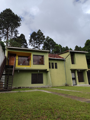 Best House Vende  Casa  Con Anexo En Valle Alto