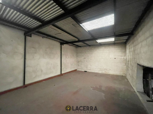 Imagen 20 de 30 de Galpon Sobre Avenida, 477 M2 Con Oficinas Y Local Comercial