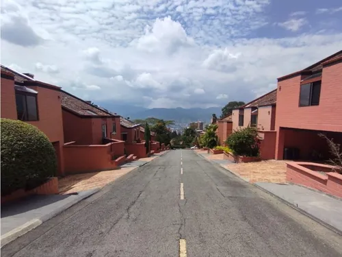 Venta Casa De 3 Niveles Poblado Sector Los Balsos