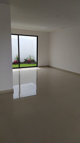 Imagen 12 de 18 de 3 Hermosas Casas En Juriquilla San Isidro, Roof Garde, Pasil