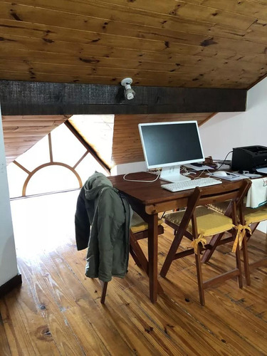 Casa En Venta - 4 Dormitorios 5 Baños - Cochera - 250mts2 - Lomas De Zamora
