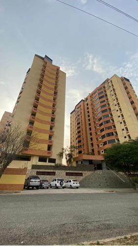 Wil Y Gaby Venden Hermoso Apartamento A Estrenar En Residencias Kilimanjaro Mañongo