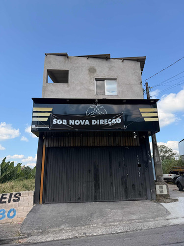 Salão De Festa Com Piscina E 3 Kitnet