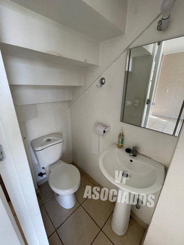 Prop Adjudica En Remate Casa De 3 Pisos Con 3 Dorm Y 3 Baños