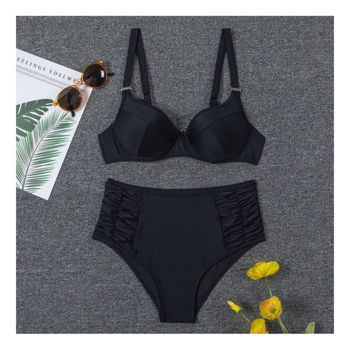 . Conjunto De Ropa De Playa De Dos Piezas Con Estampado De