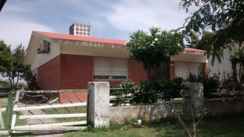 Imagen 2 de 2 de Vendo Casa En Amplio Terreno Mar Del Tuyu Playa Centro