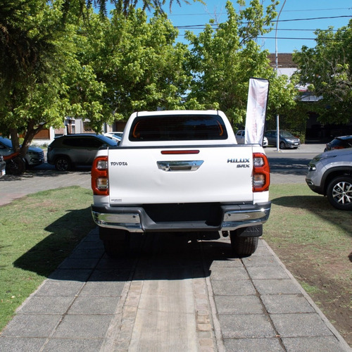 Imagen 3 de 22 de Toyota Hilux 4x4 Dc Srx 2.8 Tdi 6 At 0km