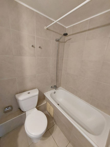 Depto En Arriendo De 2 Dorm 2 Baños. Lomas San Andres