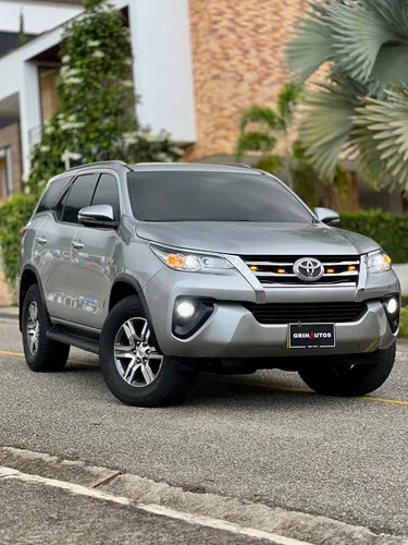 Toyota Fortuner SW4 XROAD 4x4 2.8l