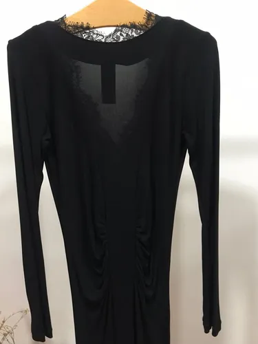 Vestido Negro Awada Con Puntilla Escote V Y Frunce Talle 2 (Usado)