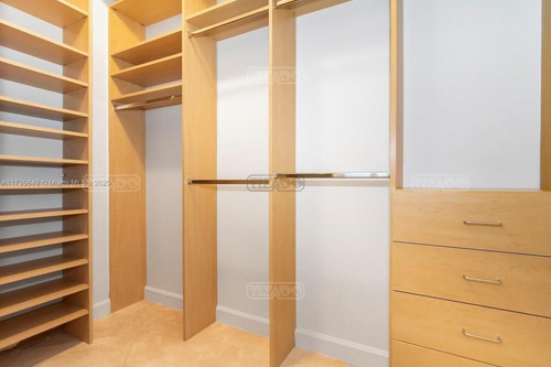Casa Chalet En Venta En Sunny Isles, Miami, Florida