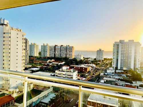 Hermoso Apartamento De 2 Dormitorios En Venta En Edificio Onix, Punta Del Este