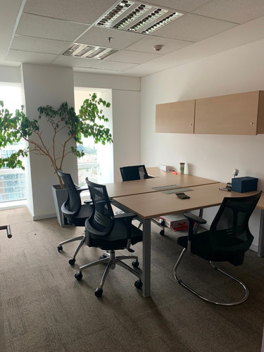 Alquier De Oficina En Wtc Montevideo