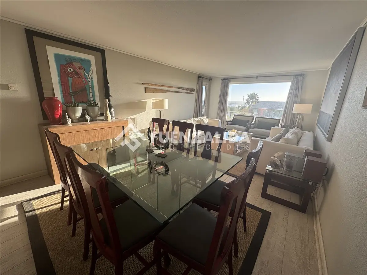 Imagen 2 de 30 de Duplex Con Vista Al Mar Con Piscina Y Jardín
