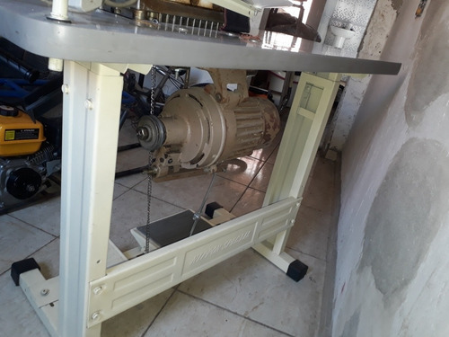 Imagem 3 de 9 de Máquina De Costura Overlok