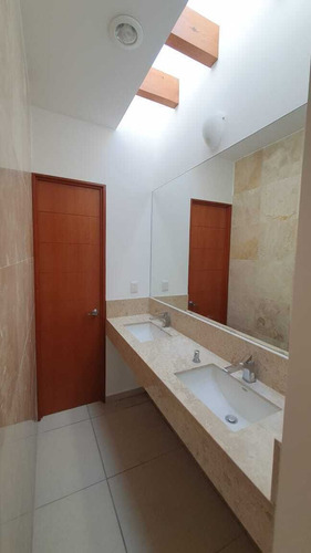 Casa En Venta En Paseos Del Bosque, 3 Recámaras, 2.5 Baños, Gran Ubicación !!
