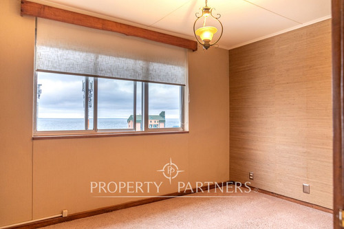 Elegante Duplex Con Hermosa Vista Al Estrecho Amob...