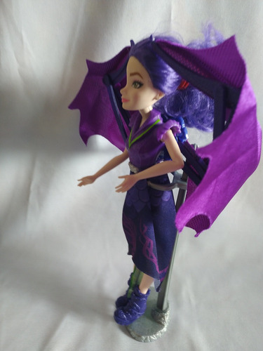 Mal Reina Dragon Muñeca Descendientes 3 Hasbro (Usado)