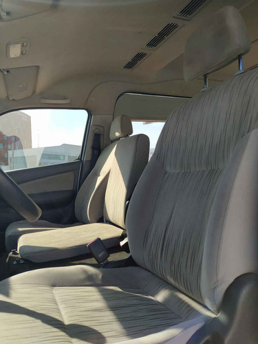 Imagen 10 de 15 de Nissan Urvan 2019 4p Amplia L4/2.5 Man 15/pas P/seg