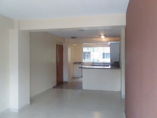 Imagen 2 de 14 de Venta Apartamento En Mañongo Res Santa Teresita 92,27 M2