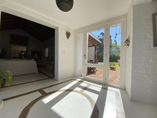Casa En Punta Del Este En La Barra. Vista Al Mar Desde Planta Alta.