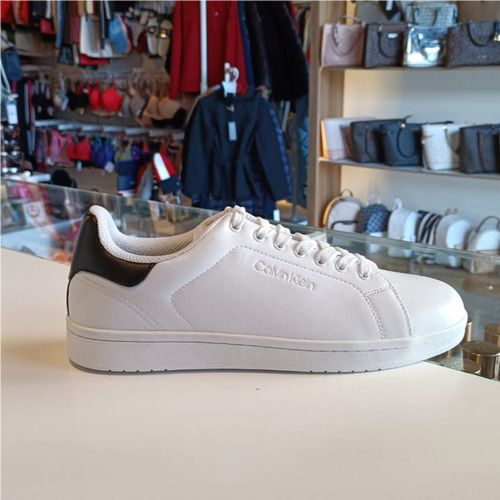 Tenis Calvin Klein Mod. Cmleto-r Talla 28.5 Color Blanco Detalle En Talon Color Negro