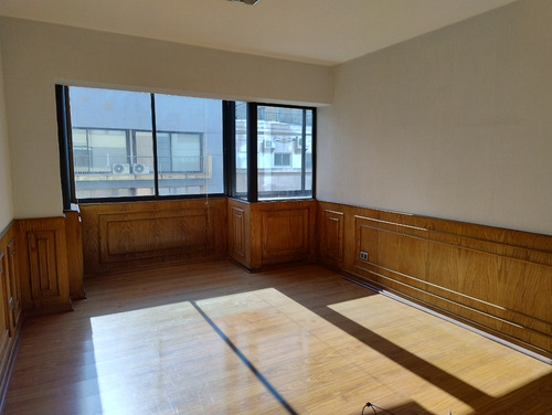 Amplia, Impecable Oficina, Pleno Centro Santiago