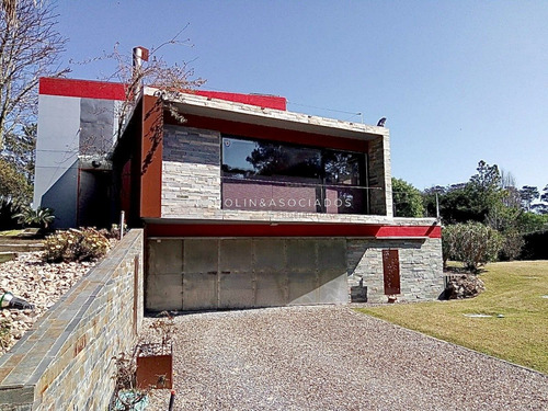 Excelente Casa Minimalista En Venta En Rincón Del Indio- Ref: 3164