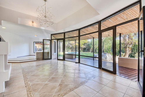 Imagen 9 de 30 de Moderna Casa A La Venta En Solares Del Talar