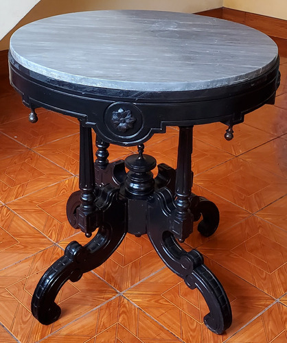 Mesa Auxiliar De Caoba 