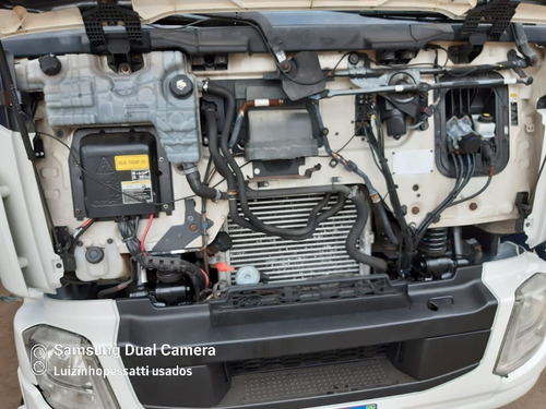 Imagem 10 de 15 de Caminhão Volvo Vm 330 8x2 4 Eixos Motor Feito Ano 2014