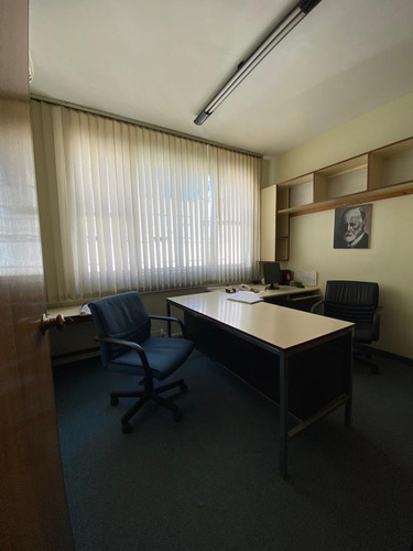 Imagen 16 de 17 de Venta - Oficina 5 Ambientes O Más - Oportunidad
