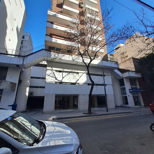Cochera Cubierta Fija Con Seguridad En Belgrano