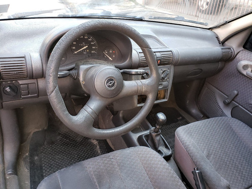 Imagem 5 de 9 de Corsa 1996