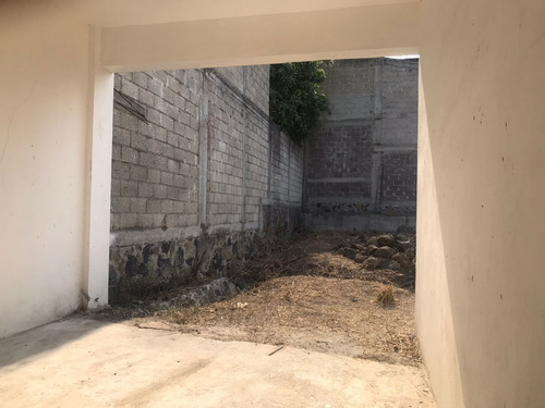 Vendo Terreno Con Local. Cesión De Derechos.