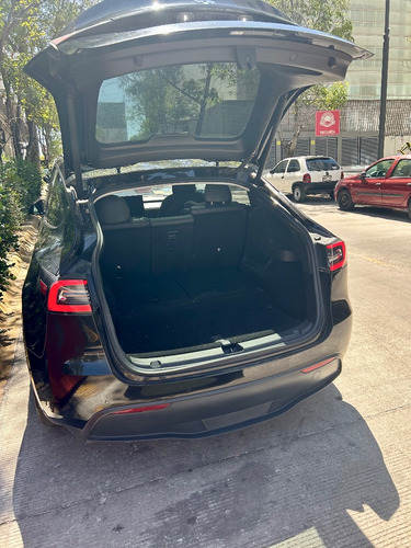 Tesla Model Y 2 Filas Y Una Tercera Adicional Abatible.