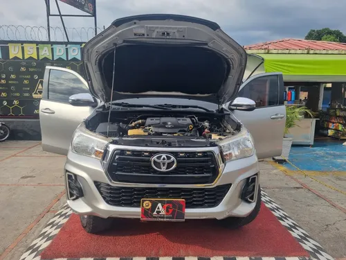 Toyota Hilux 2.4 Mt 4x4 Diésel